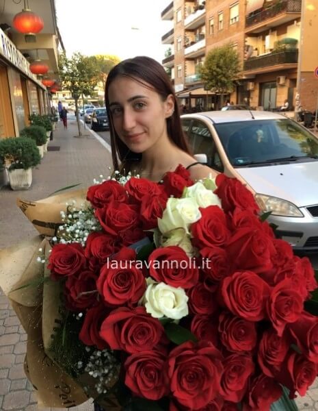Bouquet di Rose Rosse a Stelo Corto