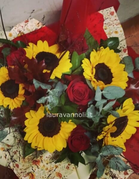 Bouquet girasoli e rose rosse