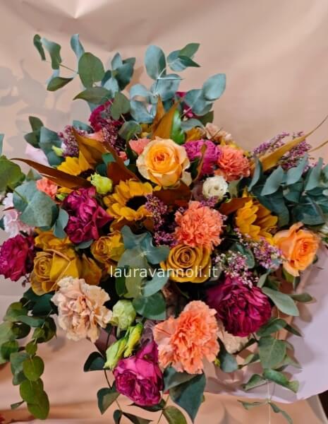 Bouquet coloratissimo in stile garden
